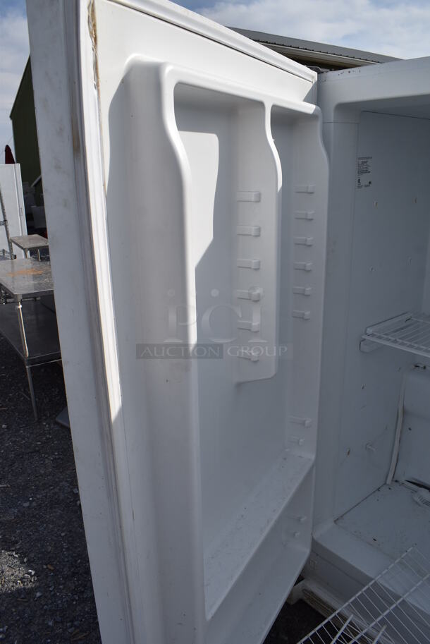 Frigidaire FFVU17F4QWD Metal Single Door Reach In Freezer. 115 Volts, 1 Phase. 34x29x68. Tested and Working! - Image 5 of 7