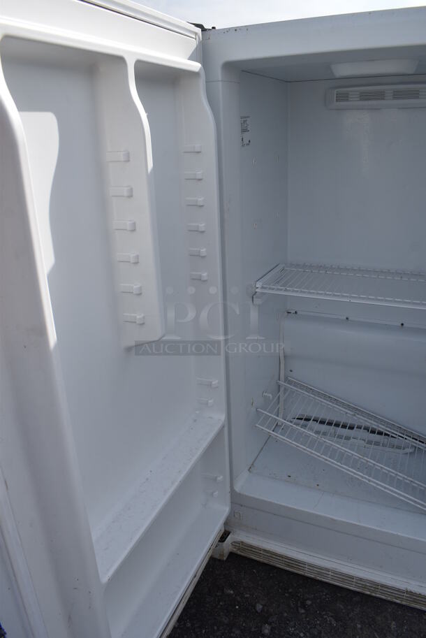 Frigidaire FFVU17F4QWD Metal Single Door Reach In Freezer. 115 Volts, 1 Phase. 34x29x68. Tested and Working! - Image 7 of 7