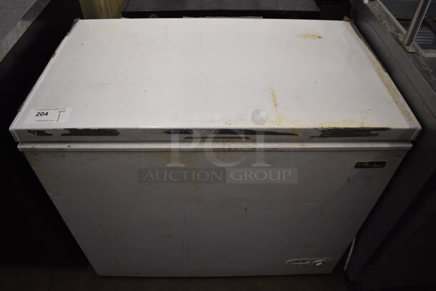 Magic Chef HMCF7W2 Metal Chest Freezer. 115 Volts, 1 Phase. 37x23x33. Tested and Working!