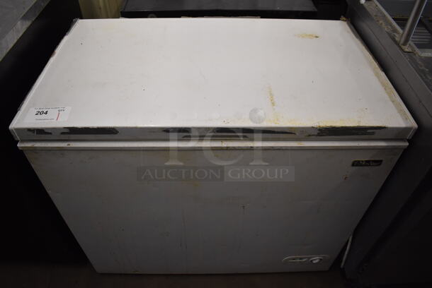 Magic Chef HMCF7W2 Metal Chest Freezer. 115 Volts, 1 Phase. 37x23x33. Tested and Working! - Image 1 of 5