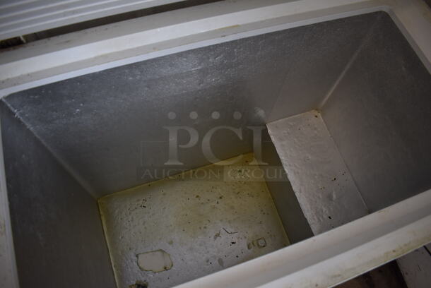 General Electric FCM7SUFWW Chest Freezer. 115 Volts, 1 Phase. 37x21x33.5. Tested and Working! - Image 4 of 6