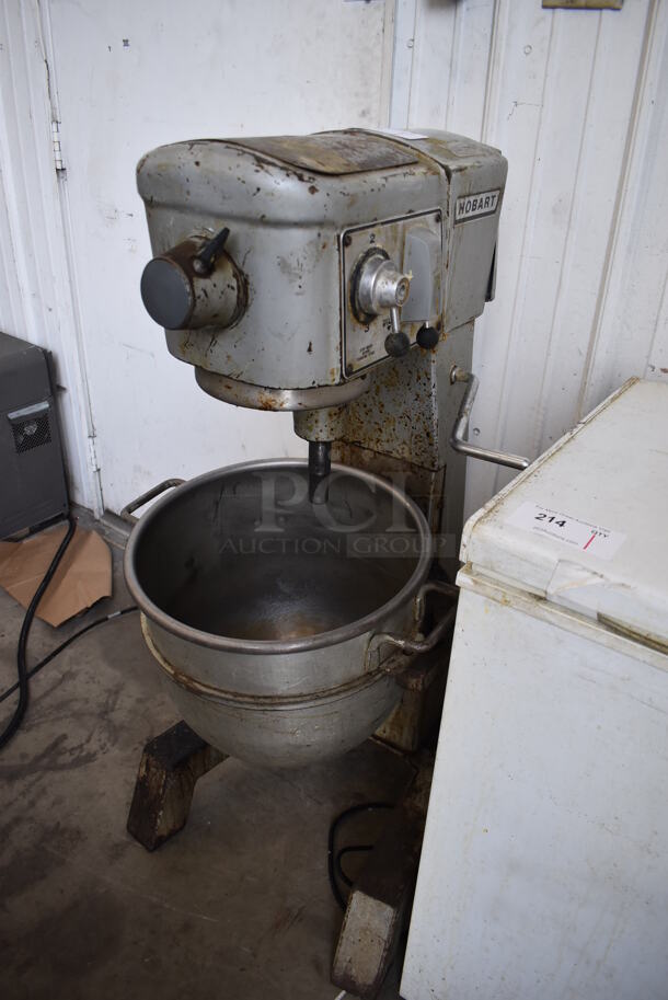 Hobart D-300 Metal Commercial Floor Style 30 Quart Planetary Dough Mixer w/ Metal Mixing Bowl. 115 Volts, 1 Phase. 22x28x47. Tested and Working!