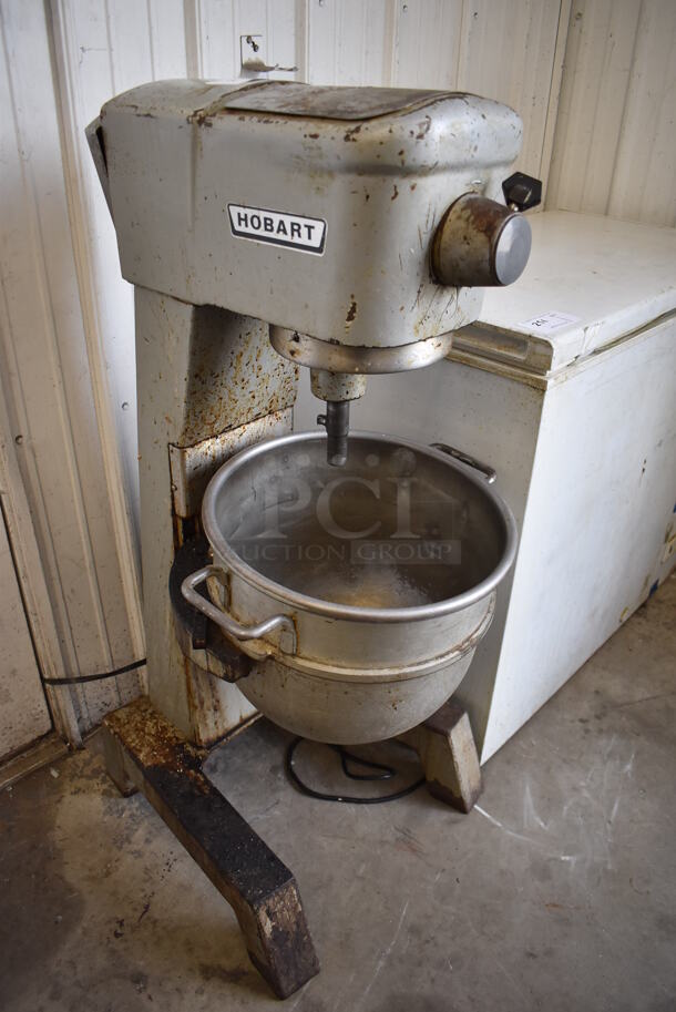 Hobart D-300 Metal Commercial Floor Style 30 Quart Planetary Dough Mixer w/ Metal Mixing Bowl. 115 Volts, 1 Phase. 22x28x47. Tested and Working! - Image 2 of 8