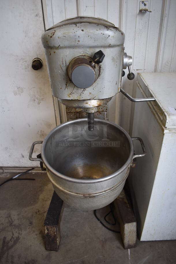 Hobart D-300 Metal Commercial Floor Style 30 Quart Planetary Dough Mixer w/ Metal Mixing Bowl. 115 Volts, 1 Phase. 22x28x47. Tested and Working! - Image 3 of 8