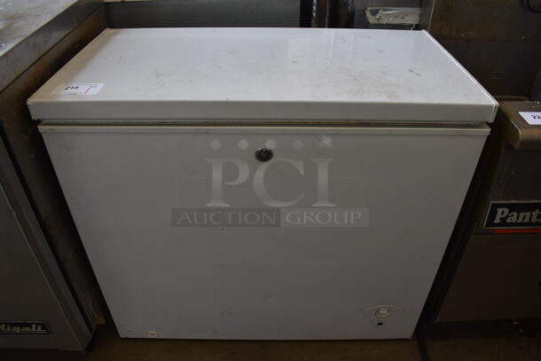General Electric Metal Chest Freezer. 115 Volts, 1 Phase. 37x21x33.5. Tested and Powers On But Does Not Get Cold