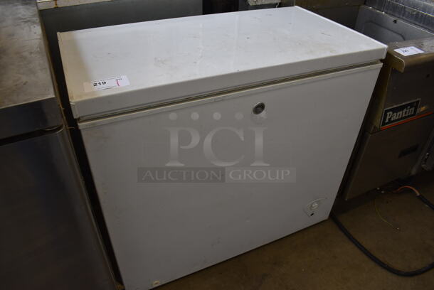 General Electric Metal Chest Freezer. 115 Volts, 1 Phase. 37x21x33.5. Tested and Powers On But Does Not Get Cold - Image 2 of 7