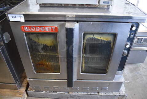 Blodgett Stainless Steel Commercial Natural Gas Powered Full Size Convection Oven w/ View Through Doors, Metal Oven Racks and Thermostatic Controls. 38x38x33
