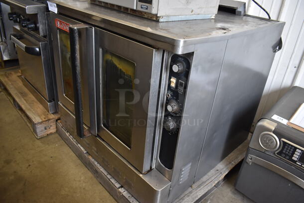 Blodgett Stainless Steel Commercial Natural Gas Powered Full Size Convection Oven w/ View Through Doors, Metal Oven Racks and Thermostatic Controls. 38x38x33 - Image 2 of 6