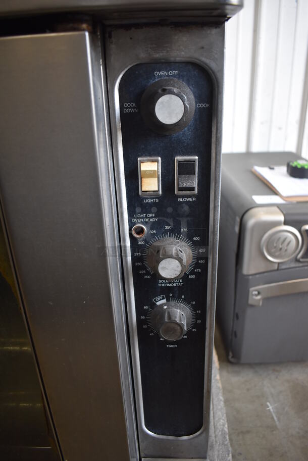 Blodgett Stainless Steel Commercial Natural Gas Powered Full Size Convection Oven w/ View Through Doors, Metal Oven Racks and Thermostatic Controls. 38x38x33 - Image 3 of 6