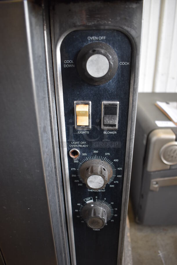 Blodgett Stainless Steel Commercial Natural Gas Powered Full Size Convection Oven w/ View Through Doors, Metal Oven Racks and Thermostatic Controls. 38x38x33 - Image 6 of 6