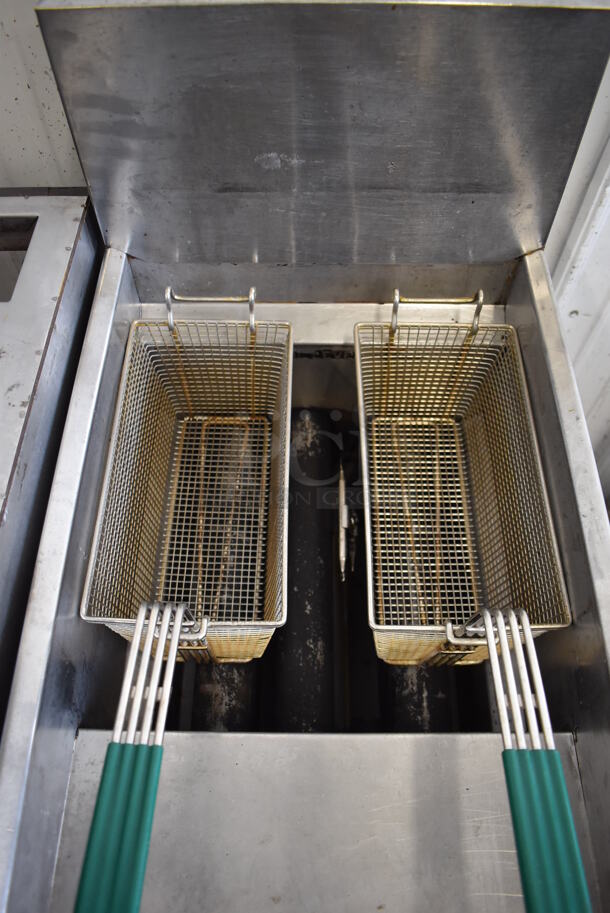 Imperial IFS-40 Stainless Steel Commercial Floor Style Natural Gas Powered Deep Fat Fryer w/ 2 Metal Fry Baskets. 105,000 BTU. 16x31x47 - Image 4 of 7