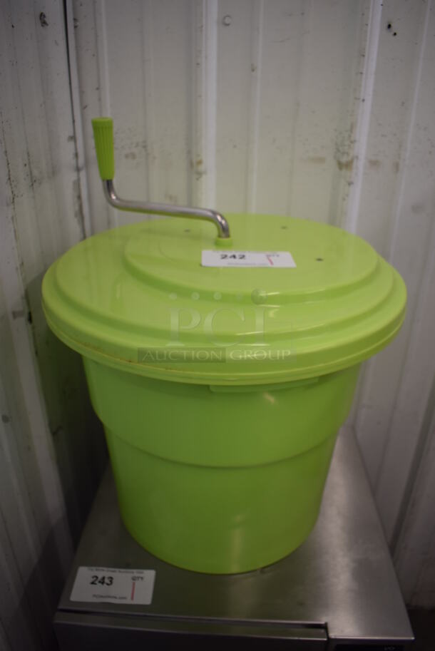 Green Poly Salad Spinner Lettuce Spinner. 17x17x22 - Image 1 of 4