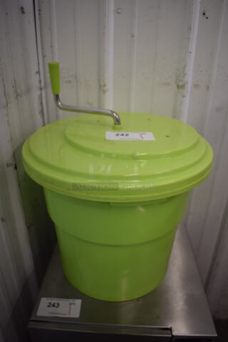 Green Poly Salad Spinner Lettuce Spinner. 17x17x22