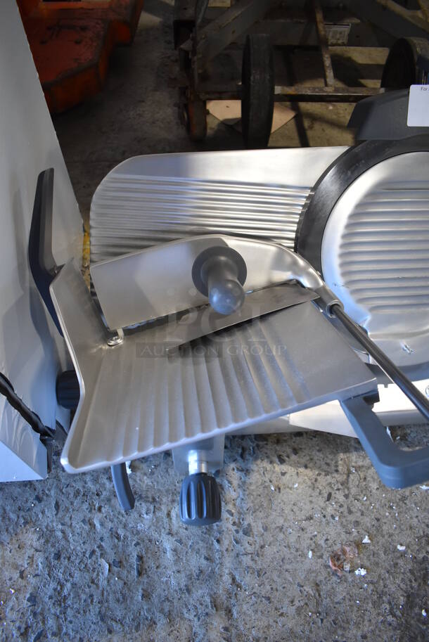 BRAND NEW SCRATCH AND DENT! Hobart Centerline EDGE14-11 Stainless Steel Commercial Countertop Meat Slicer w/ Blade Sharpener.  Backside Knob is Broken. 115 Volts, 1 Phase. 30x24x22. Tested and Powers On But Blade Does Not Move - Image 4 of 8