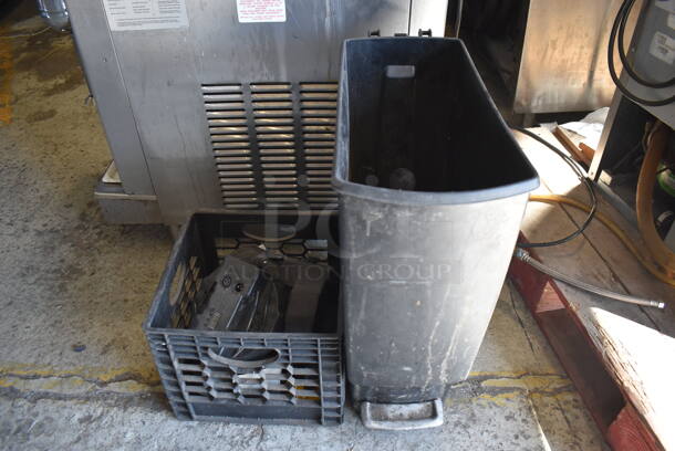 ALL ONE MONEY! Lot of Trash Can and Electric Units - Image 4 of 5