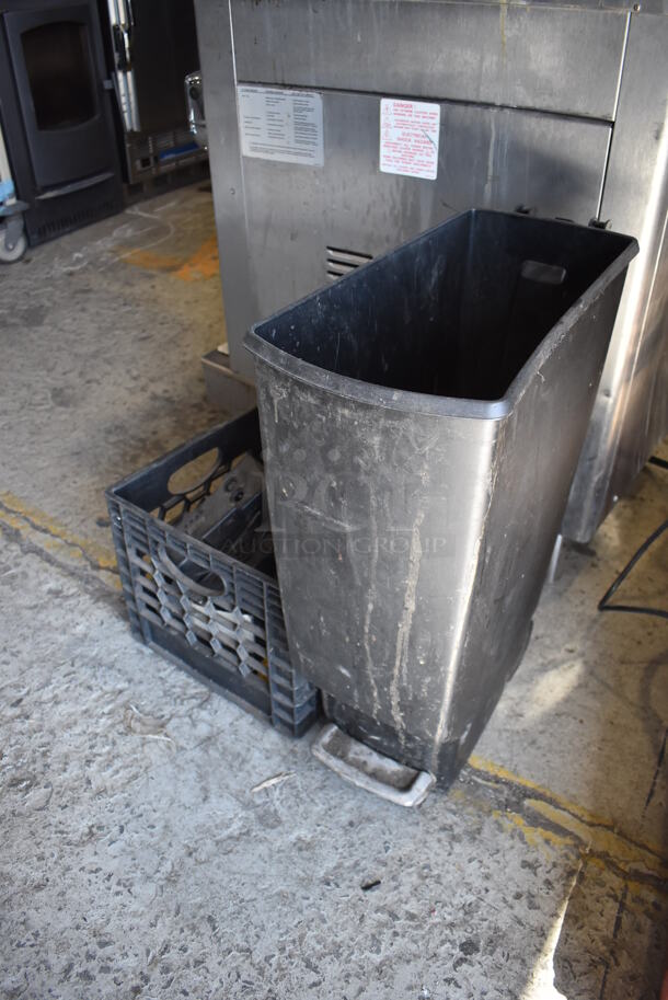 ALL ONE MONEY! Lot of Trash Can and Electric Units - Image 5 of 5