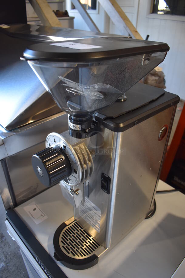 BRAND NEW SCRATCH AND DENT! Bunn GVH-2 2 lb. Stainless Steel Commercial Countertop Bulk Coffee Bean Grinder. Top Panel Is Cracked and Bottom Catch Pan is Broken. 120 Volts, 1 Phase. 8x18x25. Tested and Working! - Image 1 of 9