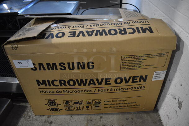 Frigidaire Stainless Steel Commercial Microwave Oven. 30x18x17 - Image 2 of 6