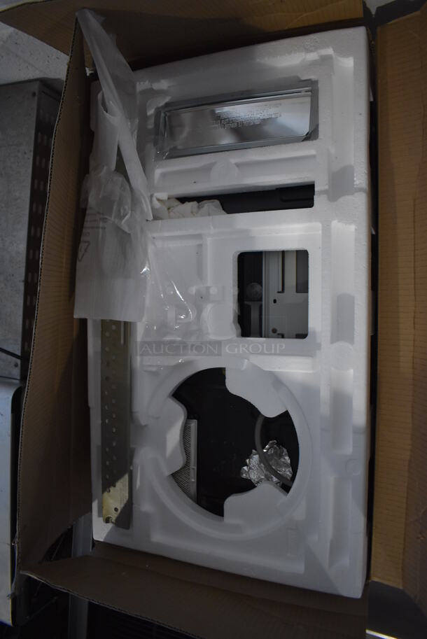 Frigidaire Stainless Steel Commercial Microwave Oven. 30x18x17 - Image 3 of 6