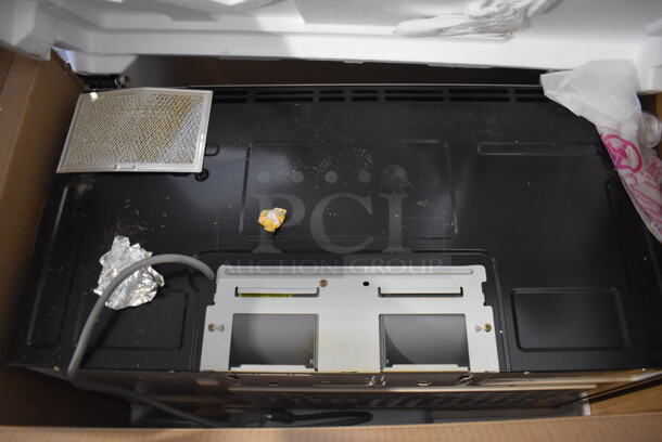 Frigidaire Stainless Steel Commercial Microwave Oven. 30x18x17 - Image 4 of 6