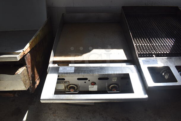 Vulcan Stainless Steel Commercial Countertop Natural Gas Powered Flat Top Griddle w/ Thermostatic Controls. 24x40x25 - Image 2 of 5