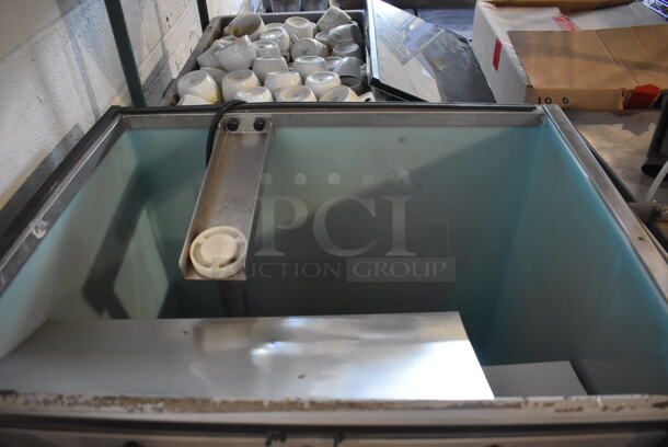 Stainless Steel Commercial Hotel Ice Dispenser. 30x33x58 - Image 4 of 6