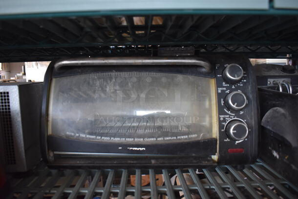 ALL ONE MONEY! Tier Lot of Various Items Including Oster Blender, Toaster Oven and Fryer - Image 3 of 5
