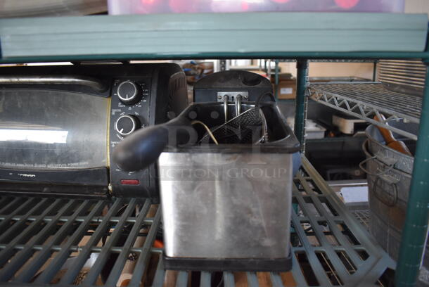 ALL ONE MONEY! Tier Lot of Various Items Including Oster Blender, Toaster Oven and Fryer - Image 4 of 5