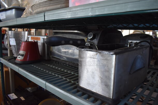 ALL ONE MONEY! Tier Lot of Various Items Including Oster Blender, Toaster Oven and Fryer - Image 5 of 5