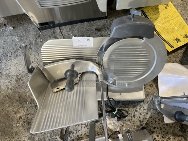 BRAND NEW SCRATCH AND DENT! Hobart Centerline EDGE14-11 Stainless Steel Commercial Countertop Meat Slicer w/ Blade Sharpener. Backside Knob Is Broken and Guard Is Off. 115 Volts, 1 Phase. 30x24x22. Tested and Working! - Image 4 of 7