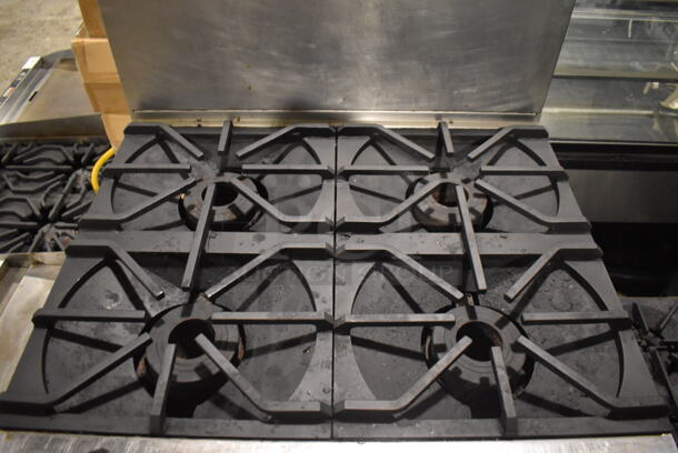 Southbend P32A-XX Stainless Steel Commercial Natural Gas Powered 4 Burner Range w/ Convection Oven and Back Splash on Commercial Casters. 45,000 BTU. 32x38x60.5 - Image 2 of 8