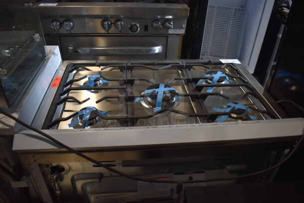 BRAND NEW SCRATCH AND DENT! KoolMore KM-FR36GL-SS Stainless Steel Commercial Gas Powered 5 Burner Range w/ Oven. 35x22x30 - Image 9 of 9