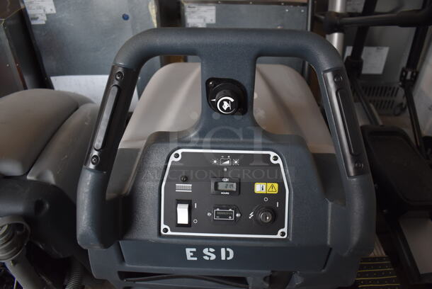 Nilfisk Advance Metal Floor Style Floor Cleaning Machine. 115 Volts, 1 Phase. 24x50x42. Tested and Powers On - Image 5 of 7