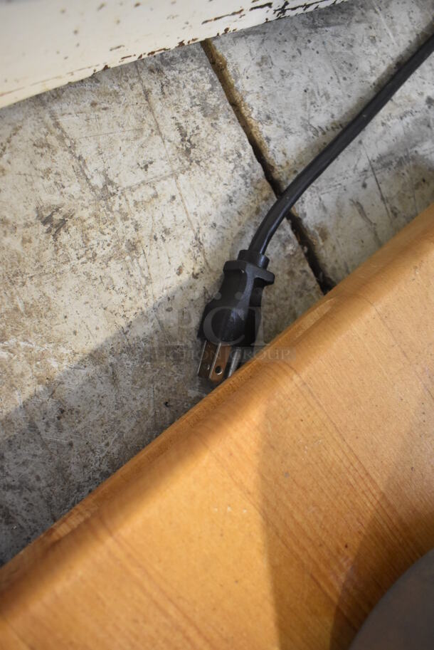 CresCor IFW60GL10PN Metal Warming Lamp Attached to Butcher Block Cutting Board. 24x16x53 - Image 4 of 4