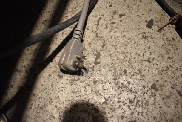 BRAND NEW SCRATCH AND DENT! Stainless Steel Drawer Style Microwave Oven. See Pictures For Glass Damage. 115 Volts, 1 Phase. 24x25x16 - Image 7 of 7