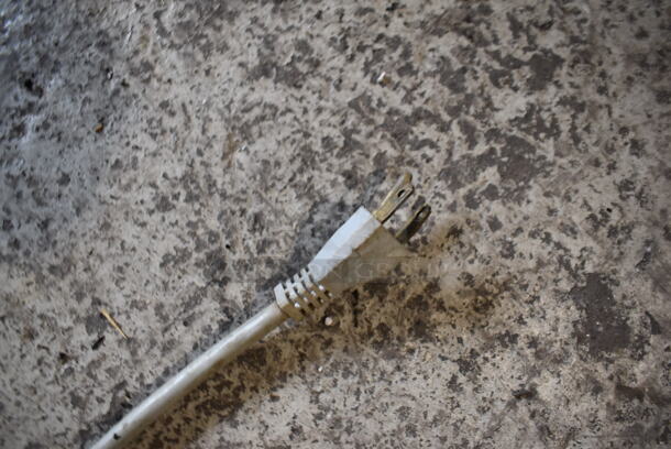 Stainless Steel Commercial Countertop Automatic Meat Slicer. 115 Volts, 1 Phase. 29x20x25. Tested and Does Not Power On - Image 6 of 7