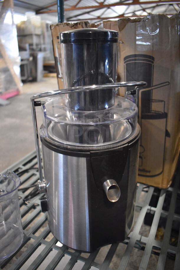 BRAND NEW SCRATCH AND DENT! Mueller Stainless Steel Countertop Juicer. 115 Volts, 1 Phase. 8x12x16. Tested and Working! - Image 4 of 4
