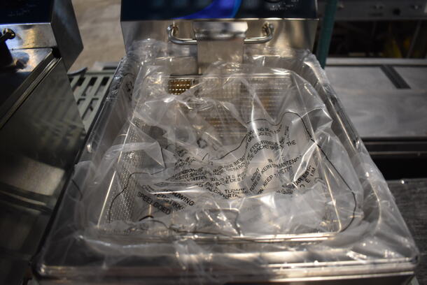 BRAND NEW SCRATCH AND DENT! 2022 Hoocoo FRY-10L Stainless Steel Commercial Countertop Electric Powered Fryer w/ Fry Basket and Lid. 120 Volts, 1 Phase. 11x17x12 - Image 5 of 9