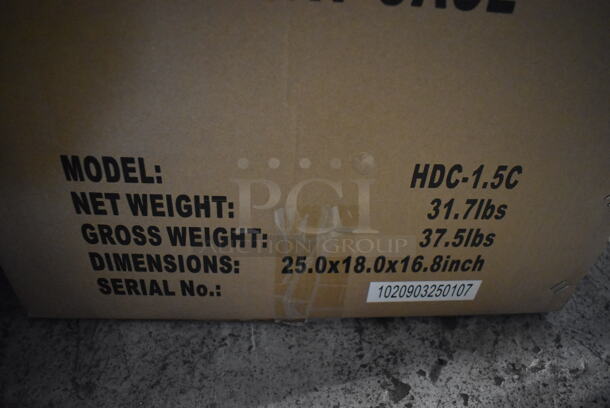 BRAND NEW SCRATCH AND DENT! KoolMore HDC-1.5C Stainless Steel Commercial Heated Display Case Merchandiser. 22x14x15. Cannot Test Due To Missing Power Cord - Image 7 of 7
