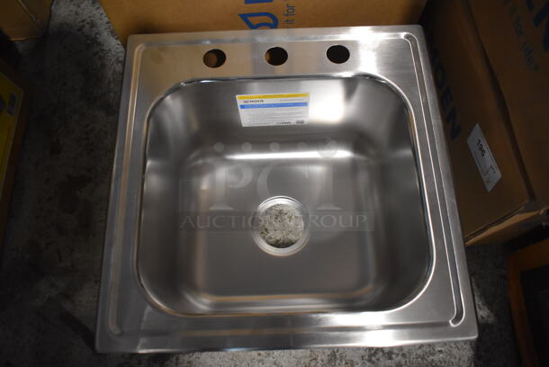 BRAND NEW SCRATCH AND DENT! Moen GS201673 Stainless Steel 20 Gauge Single Bay Drop In Sink. 20x20x9.5 - Image 3 of 5