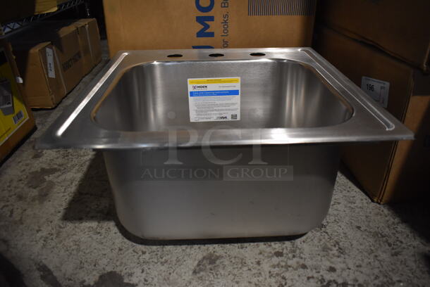 BRAND NEW SCRATCH AND DENT! Moen GS201673 Stainless Steel 20 Gauge Single Bay Drop In Sink. 20x20x9.5 - Image 4 of 5