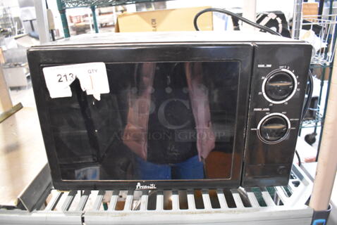 Avanti Metal Countertop Microwave Oven w/ Plate. 115 Volts, 1 Phase. 18x12x12