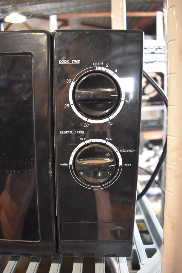 Avanti Metal Countertop Microwave Oven w/ Plate. 115 Volts, 1 Phase. 18x12x12 - Image 3 of 5