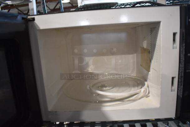 Avanti Metal Countertop Microwave Oven w/ Plate. 115 Volts, 1 Phase. 18x12x12 - Image 4 of 5