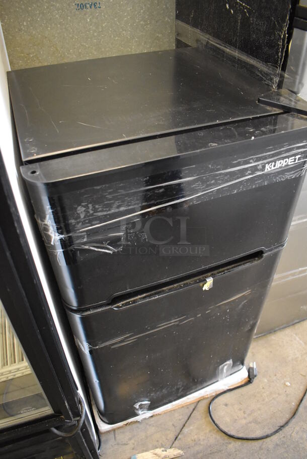 Kuppet BCD-90-E Metal Mini Cooler. 115 Volts, 1 Phase. 19x20x33. Tested and Powers On But Does Not Get Cold - Image 2 of 5