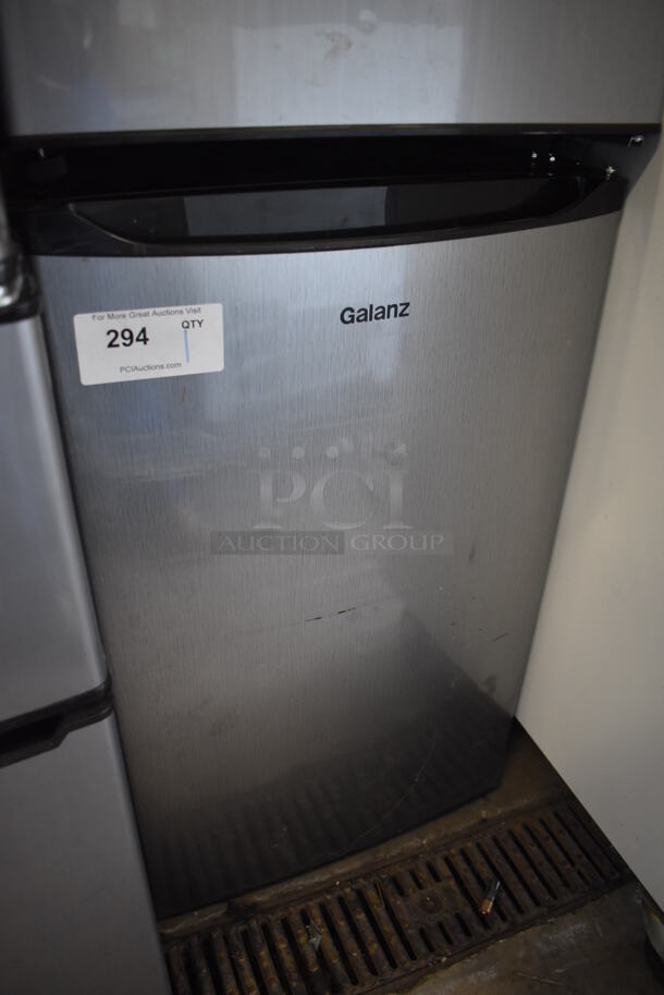 Galanz GL43S5 Metal Mini Cooler. 120 Volts, 1 Phase. 19x21x32. Tested and Does Not Power On - Image 2 of 5