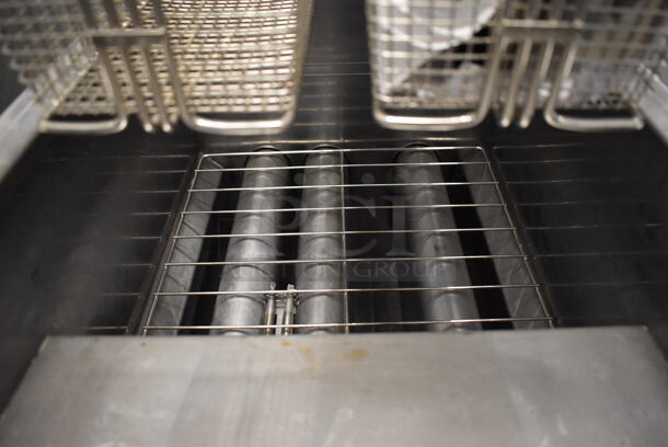 2016 Dean SR42GN Stainless Steel Commercial Natural Gas Powered Deep Fat Fryer w/ 2 Metal Fry Baskets. 105,000 BTU. 15.5x30x44 - Image 4 of 7