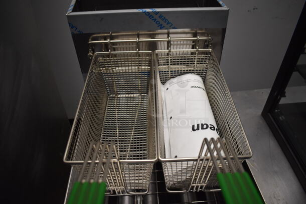 2016 Dean SR42GN Stainless Steel Commercial Natural Gas Powered Deep Fat Fryer w/ 2 Metal Fry Baskets. 105,000 BTU. 15.5x30x44 - Image 5 of 7