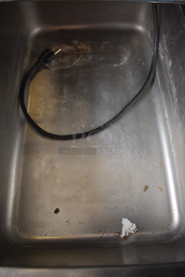 Avantco 7700 Stainless Steel Commercial Countertop Food Warmer. 120 Volts, 1 Phase. 15x23x9. Tested and Working! - Image 4 of 6