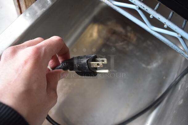 Avantco 7700 Stainless Steel Commercial Countertop Food Warmer. 120 Volts, 1 Phase. 15x23x9. Tested and Working! - Image 5 of 6